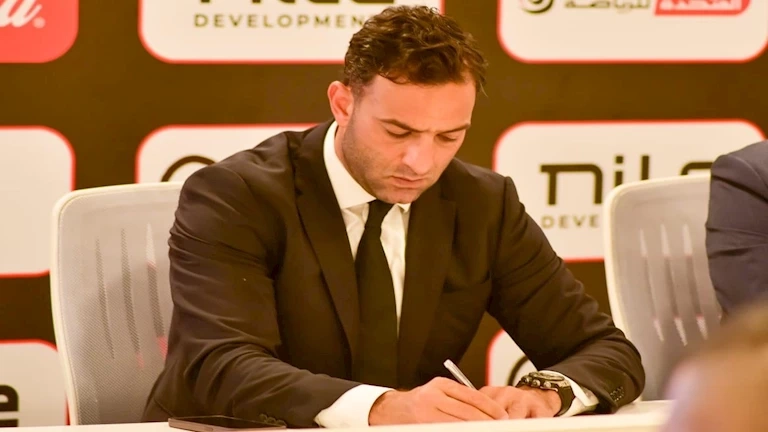 "لماذا في هذا التوقيت؟".. مصدر يكشف حقيقة رحيل ميدو عن الزمالك