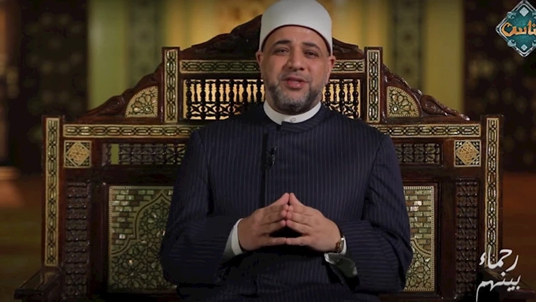 د. أيمن أبو عمر: الخرزة الزرقاء والتمائم تفتح باب الشيطان والشرك بالله