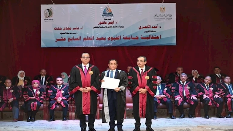 الدكتور صلاح هاشم يفوز بجائزة التفوق من جامعة الفيوم