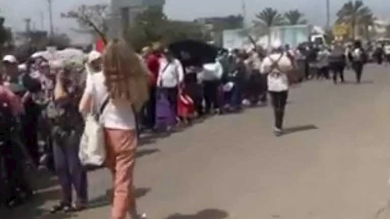 طوابير طويلة في تل أبيب للحصول على المساعدات الإنسانية.. ماذا يحدث؟