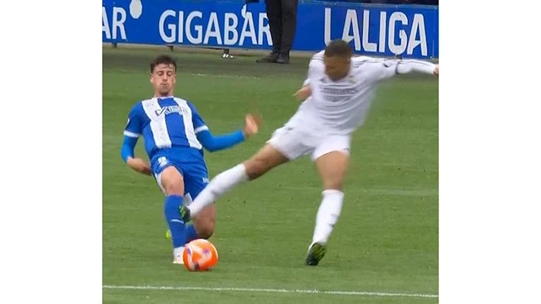 كيليان مبابي يتلقى أول بطاقة حمراء في مسيرته مع ريال مدريد (فيديو)