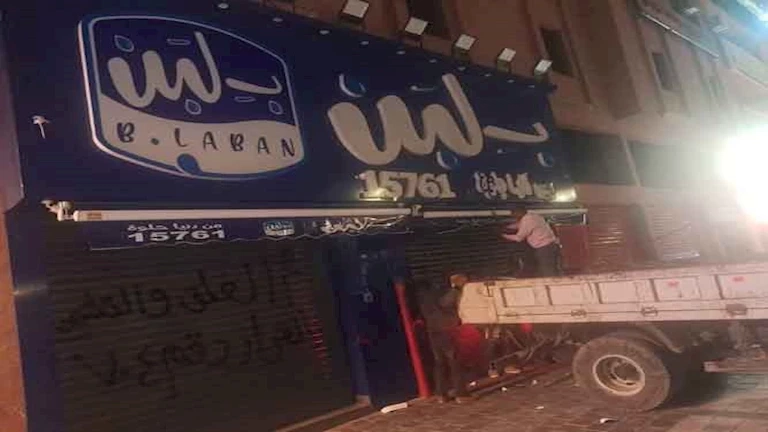 باب رزق جديد لعمال "بلبن".. صاحب مطعم شهير بالإسكندرية يتبنى تشغيل المتضررين من الغلق