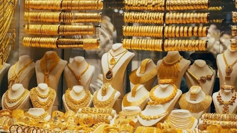 الذهب عالميا يتجاوز مستوى 3500 دولار للأوقية.. والشعبة: السوق المحلي يتأثر لحظيا