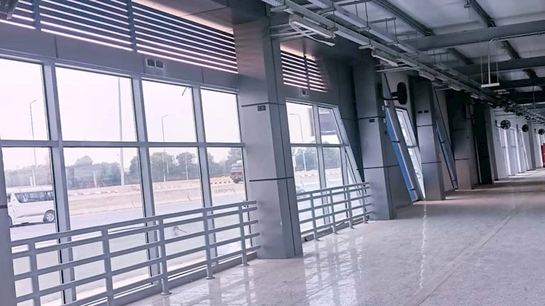 أحدث 11 صورة لأعمال تنفيذ محطات الأتوبيس الترددي BRT قبل تشغيله