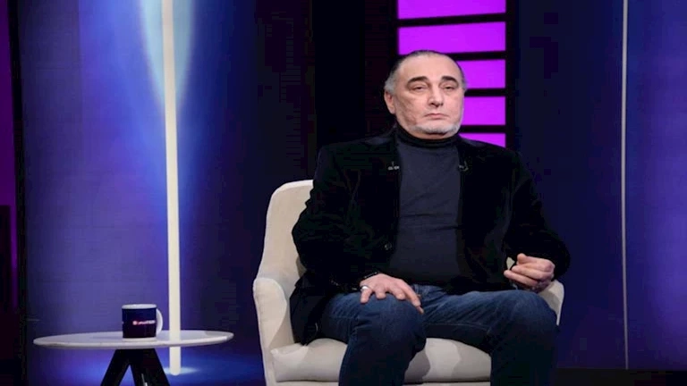 أمير عبد المجيد يكشف لـ "بالخط العريض": "رفدوني من المدرسة لأني ضربت المدرس"