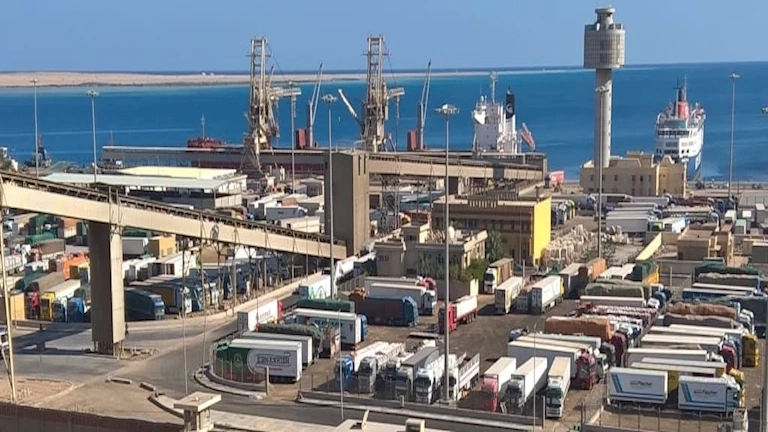 تداول 10 آلاف طن بضائع عامة بموانئ البحر الأحمر