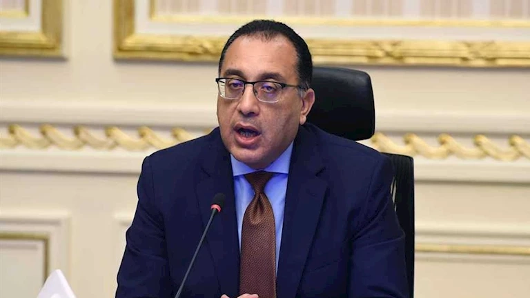 فيديو.. "مدبولي" يُسلم عقود شقق سكن لكل المصريين بـ 6 أكتوبر الجديدة