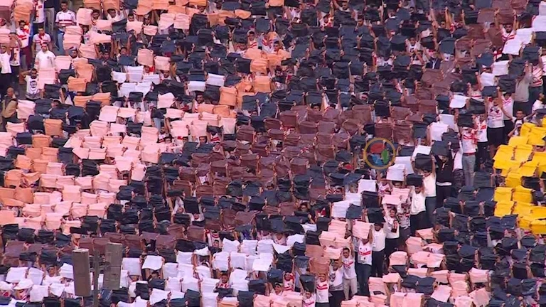 "تيفو محارب".. جماهير الزمالك توجه رسالة مباراة ستيلينبوش (صور وفيديو)