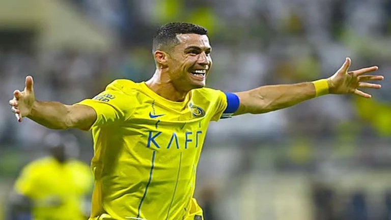 "بينهم الأهلي وثلاثي عربي".. صحيفة إسبانية تكشف اهتمام 10 أندية بالتعاقد مع كريستيانو رونالدو