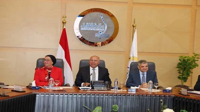 كامل الوزير عن جمع المخلفات من السفن المارة بقناة السويس: "اطمئنوا.. لن يُضار أحد"