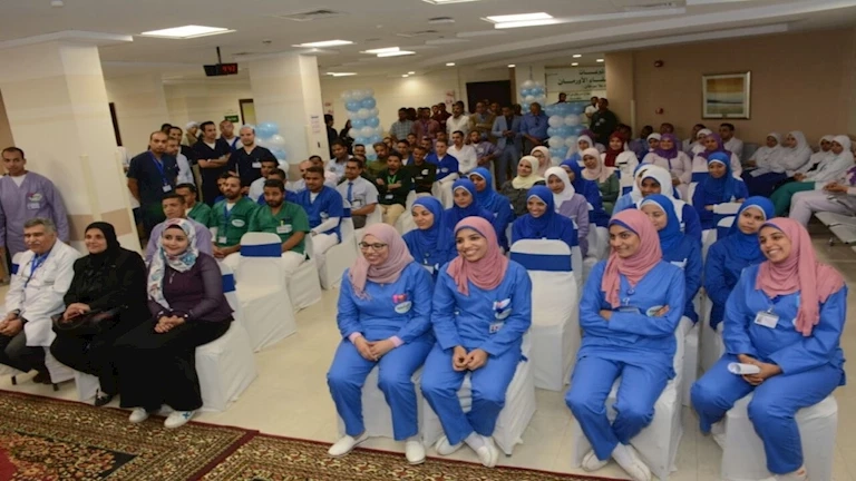 ملائكة الرحمة بالصفوف الأولى.. "أورام الأقصر" تحتفل بصنّاع الأمل في اليوم العالمي للتمريض