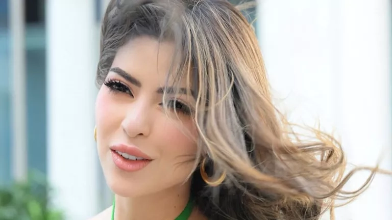 بالصور.. ميرنا جميل تخطف الأنظار بـ فستان "قصير" يناسب أجواء الربيع