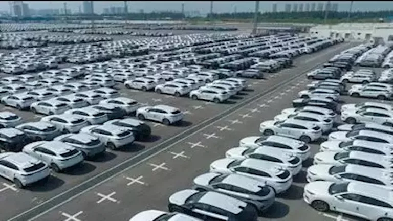 خبير: تسعير السيارات عشوائي ومبالغ به بنسبة 30% بدليل التخفيضات الكبرى