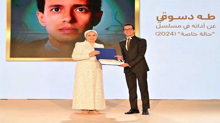 بينهم طه دسوقي ومايان السيد.. انتصار السيسي تكرم عددًا من الفنانين باحتفالية "أسرتي.. قوتي"