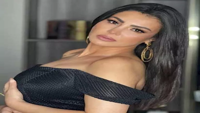 ابنة دينا فؤاد تخطف الأنظار بأحدث ظهور والجمهور: "نسخة منك"