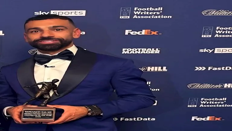 "للمرة الثالثة".. محمد صلاح يتوج بجائزة أفضل لاعب في إنجلترا