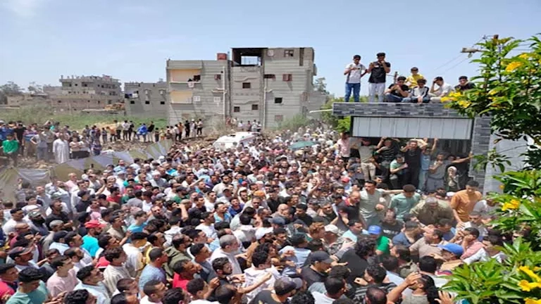 المئات يشيعون جثمان القارئ السيد سعيد بمسقط رأسه في الدقهلية
