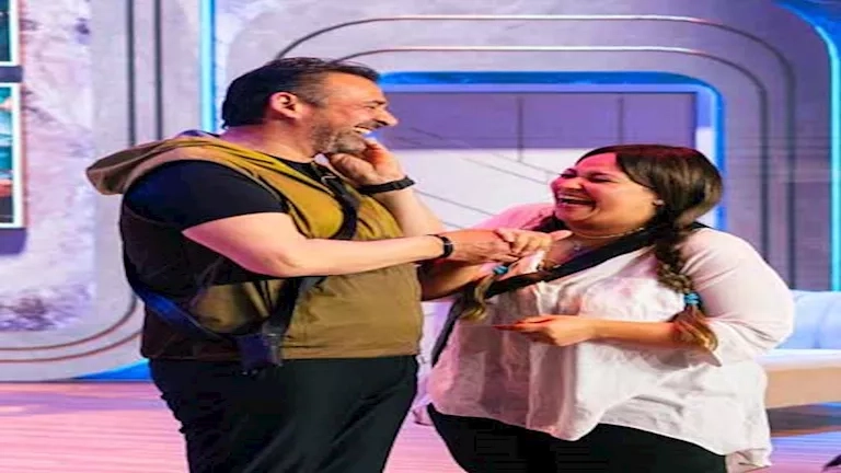 ويزو تنشر صورًا من مشاهدها مع كريم عبدالعزيز من مسرحية "الباشا"