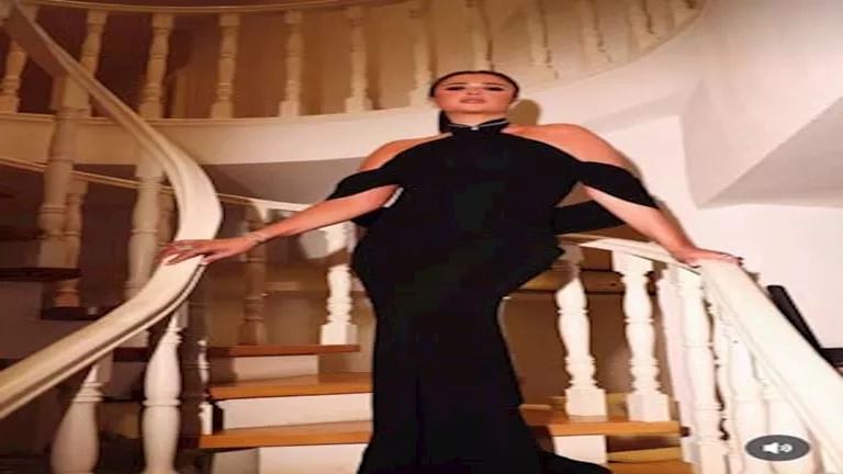 ياسمين عبد العزيز تخطف الأنظار بالأسود الملكي.. كيف اختارت إطلالتها؟ (صور)