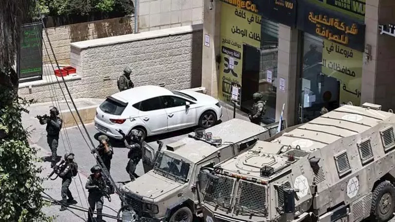 ملايين الشواكل وذهب وأجهزة.. إسرائيل تعترف بتنفيذ "أوسع" عمليات السطو في الضفة؟