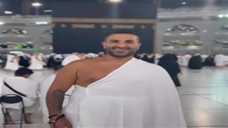 "قالوله يا كافر".. تفاصيل الهجوم على أحمد سعد قبل إزالة التاتو