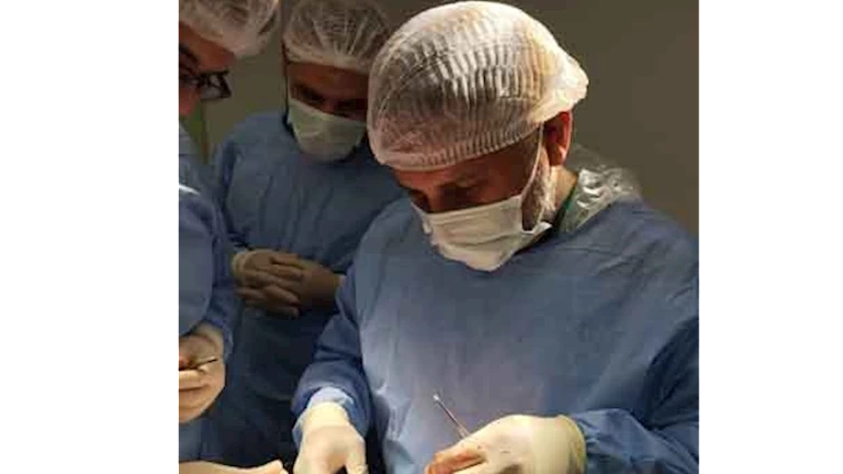 فقدت جزء من عظام الجمجمة.. مستشفى ملوي التخصصي ينقذ طفلة من الموت -صور