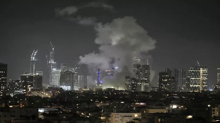 محلل سياسي: هجمات إيران تُلحق دمارًا واسعًا رغم محدودية أثرها العسكري