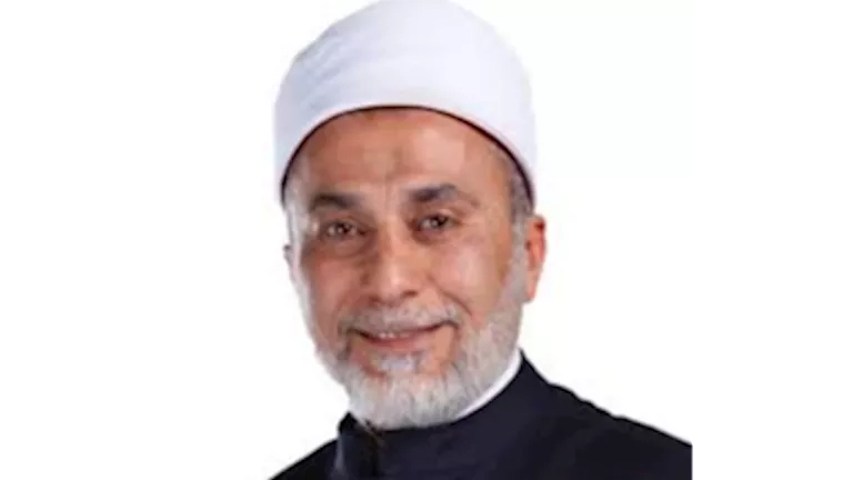 هل زيارة المريض واجبة أم مستحبة؟.. عالم أزهرى يجيب