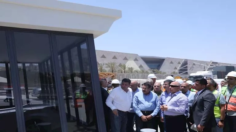 كامل الوزير يتابع جاهزية الأتوبيس الترددي ومحطات المترو بمنطقة المتحف الكبير