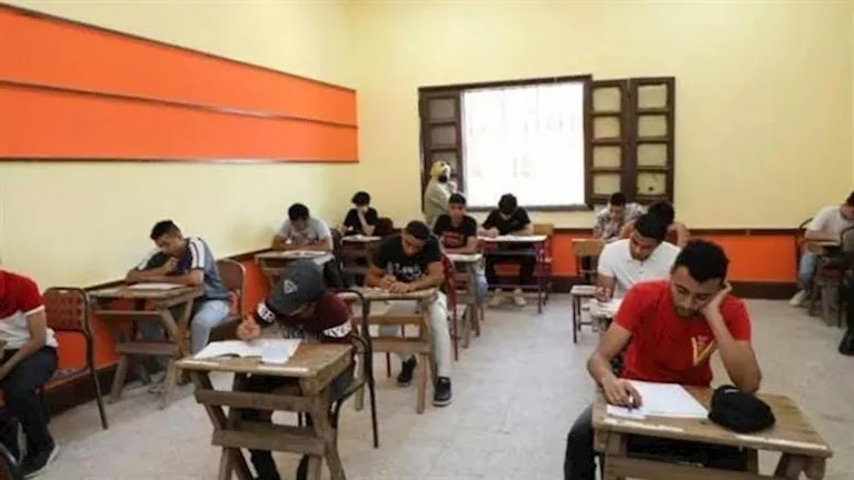 اليوم.. طلاب الثانوية العامة يؤدون امتحان الفيزياء