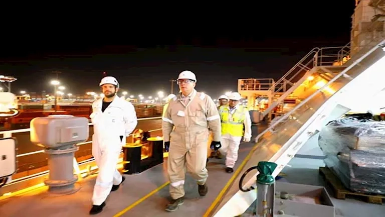 وزير البترول يتابع أعمال تجهيز سفينة التغييز "Energos Power" تمهيدًا لتحركها وربطها بميناء السخنة