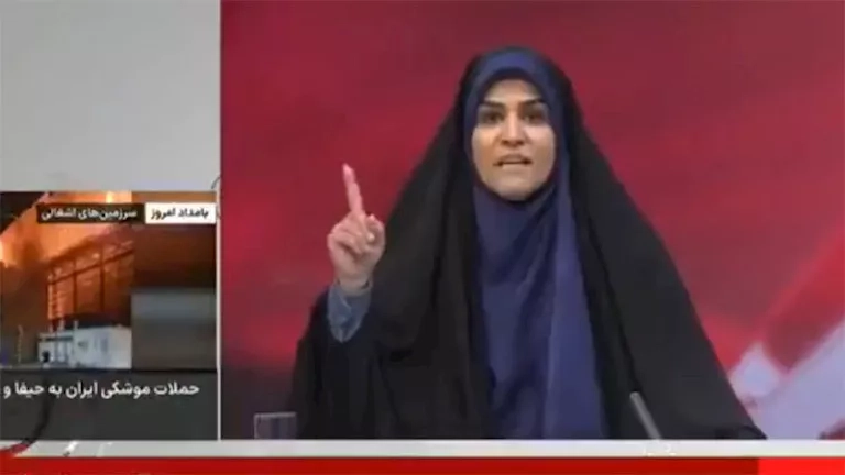 على الهواء.. لحظة قصف إسرائيل للتلفزيون الرسمي الإيراني