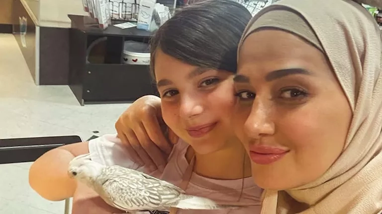 حلا شيحة تنشر صورًا مع بناتها.. وتحتفل مع الجمهور بهذه المناسبة