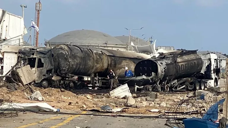 وقف عمل مصفاة تكرير البترول في حيفا إثر استهدافها بصاروخ إيراني