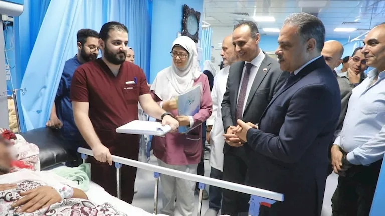محافظ الشرقية يتفقد مستشفى الزقازيق: تطوير القطاع الصحي أولوية