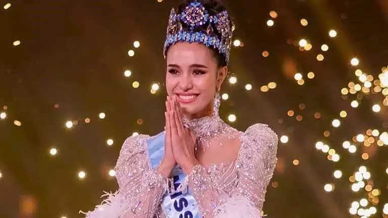 فستان جريء ومكشوف.. إطلالة ملكة جمال العالم في أحدث ظهور