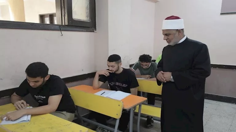 في مستوى نيوتن.. طلاب العلمي بالثانوية الأزهريّة يشكون صعوبة امتحان الفيزياء