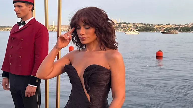 بالصور.. صبا مبارك تخطف الأنظار بإطلالة جريئة من حفل كارتييه