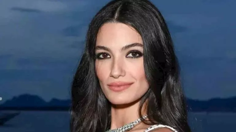الأبيض يليق بها.. تارا عماد بإطلالة جريئة تخطف الأنظار