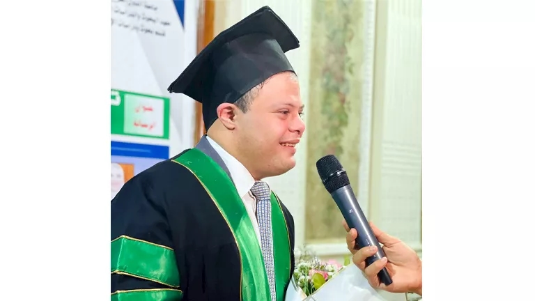 حكاية إبراهيم الخولي.. أول باحث من "القادرون باختلاف" يحصل على الماجستير
