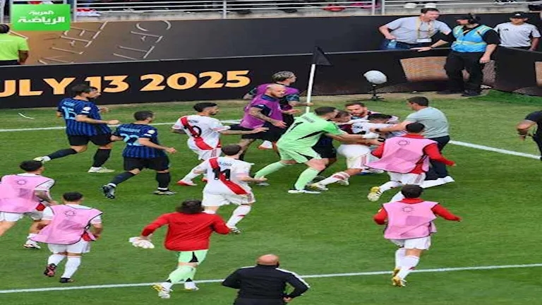 15 صورة ترصد أول خناقة في كأس العالم للأندية بين ريفر بليت وإنتر ميلان (فيديو)