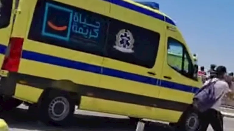 "أول يوم شغل ليه".. والد مصاب حادث الطريق الإقليمي: "ابني عنده نزيف في المخ"