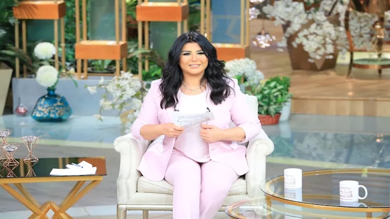 أول رد لـ"معكم منى الشاذلي" بعد اتهام مها الصغير بسرقة لوحة فنية عرضتها بالبرنامج