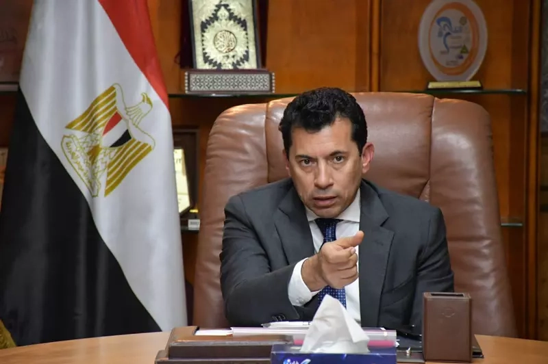 وزير الرياضة يدعم بعثتي الأهلي وبيراميدز في جنوب أفريقيا