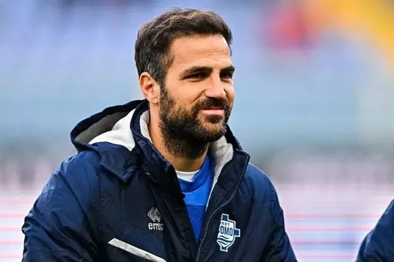 كومو يرفض التفريط في فابريجاس.. وليفركوزن يبحث عن بدائل