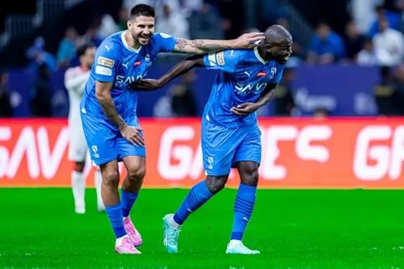 وقع في المحظور.. كوليبالي يورط الهلال أمام أهلي جدة