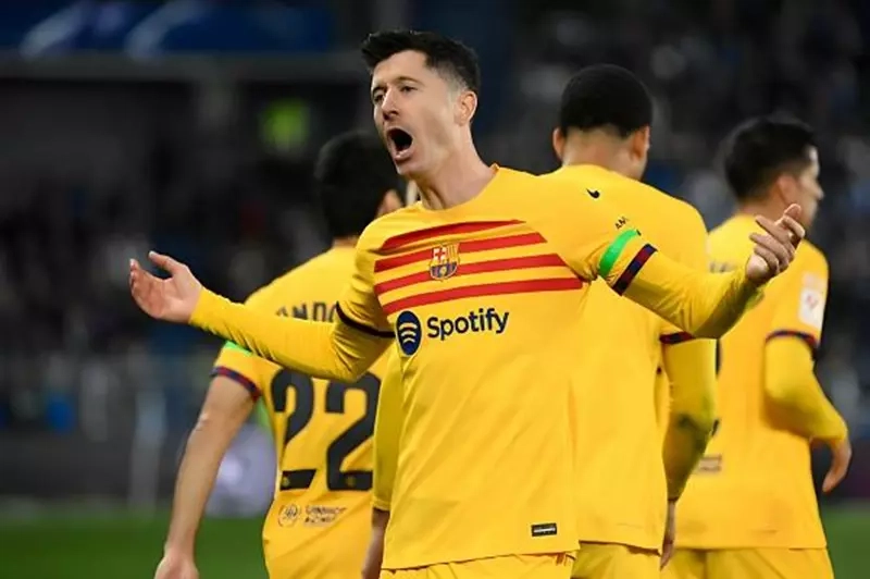 ليفاندوفسكي يدوّن اسمه في تاريخ برشلونة بعد ثنائية أمام بيلباو