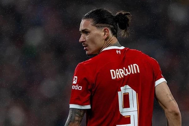 ليفربول يُغلق الباب أمام رحيل نونيز ويتمسك بمطالبه المالية