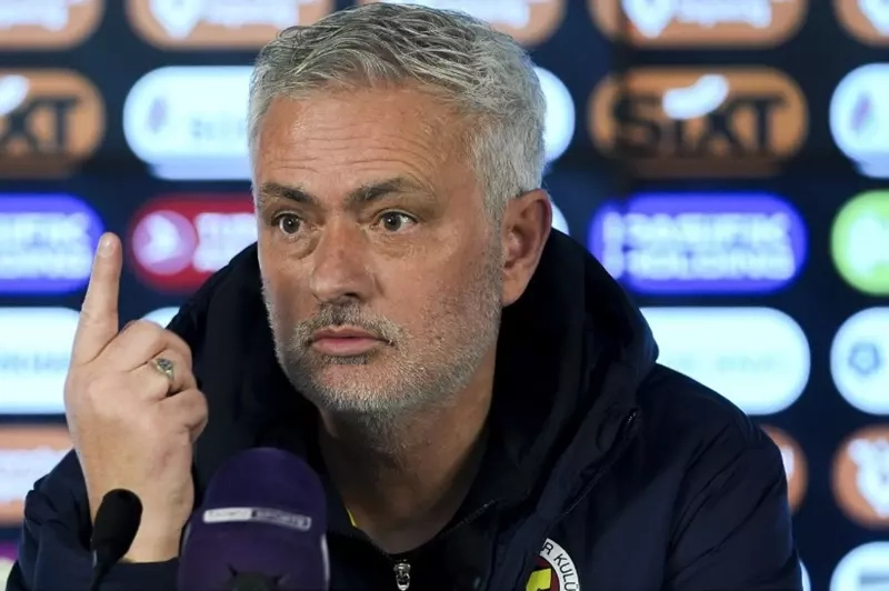 من بوابة ليدز.. مورينيو مرشح للعودة إلى الدوري الإنجليزي
