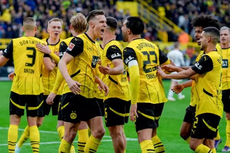 الدوري الألماني.. دورتموند يحسن ضيافة مونشنجلادباخ.. والتعادل السلبي يحسم مواجهة أوجسبورج وفرانكفورت